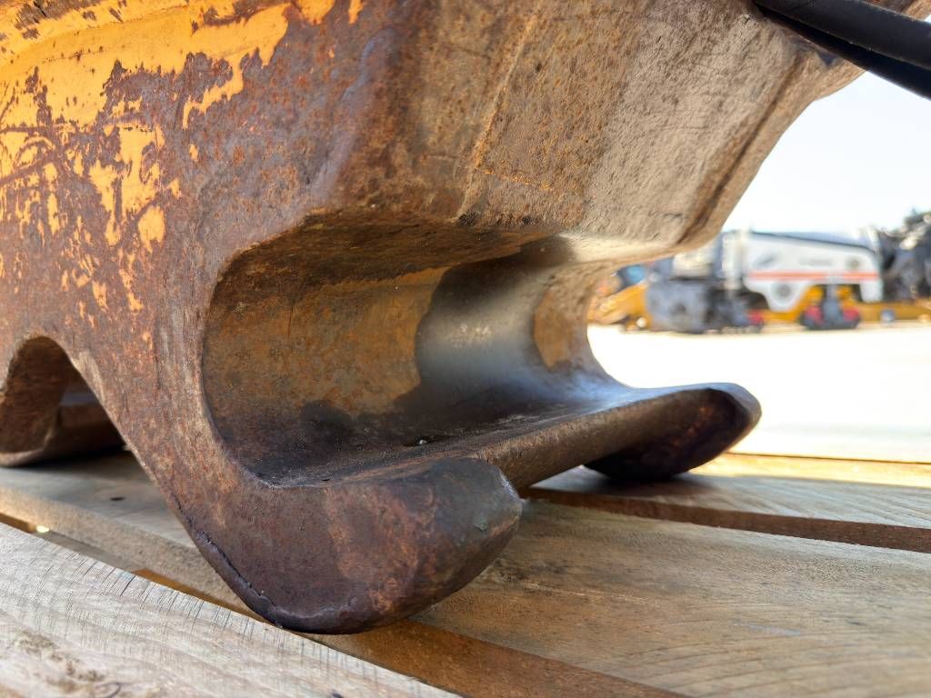 Miller M318D / 320D / 320E / 320F / 323D / 323E / 323F /