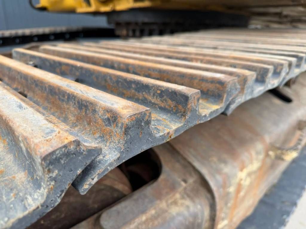 CAT 329E L - NEW CHAINS AND TRACKS