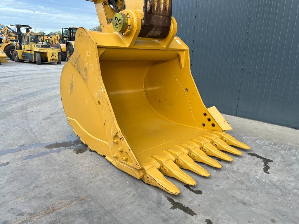 CAT 352FL ME