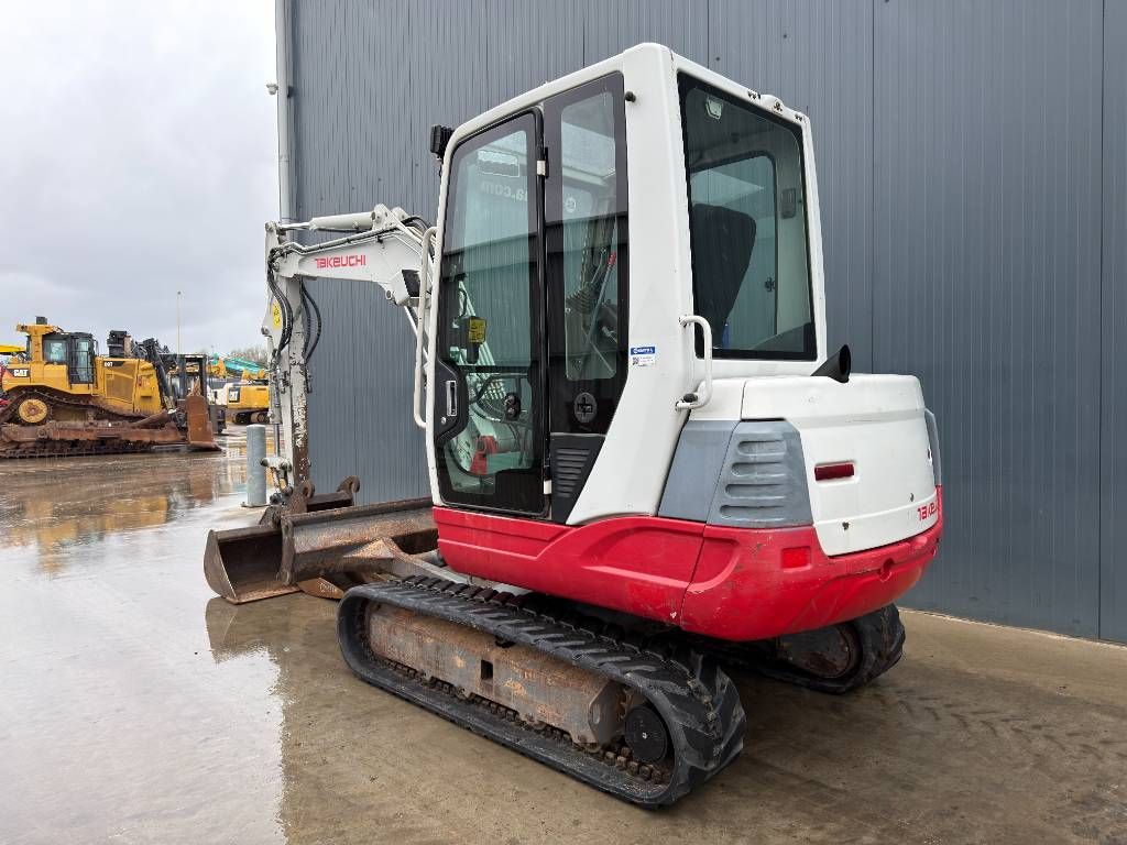 Takeuchi TB235