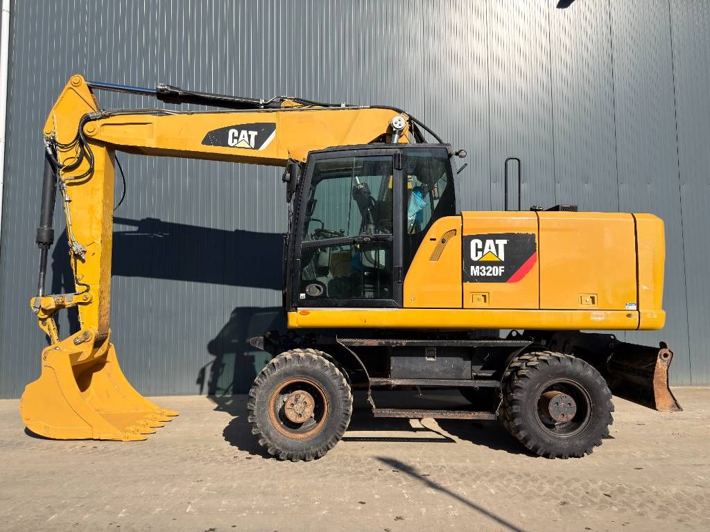 CAT M320F