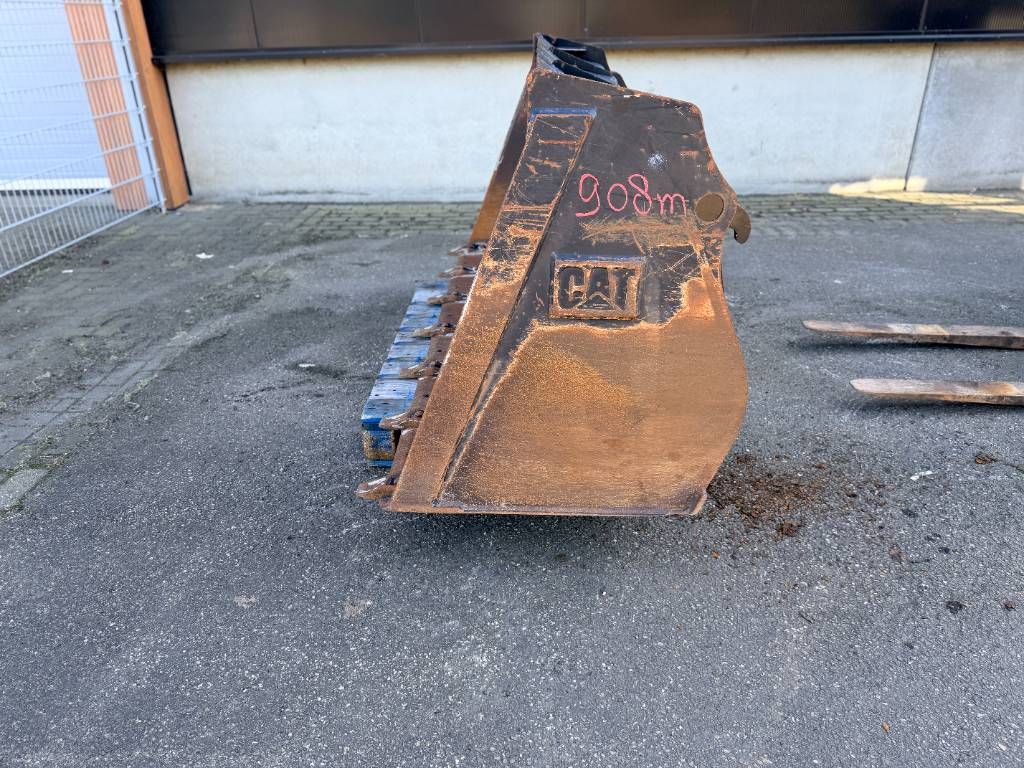 CAT 908M | NEW TYRES