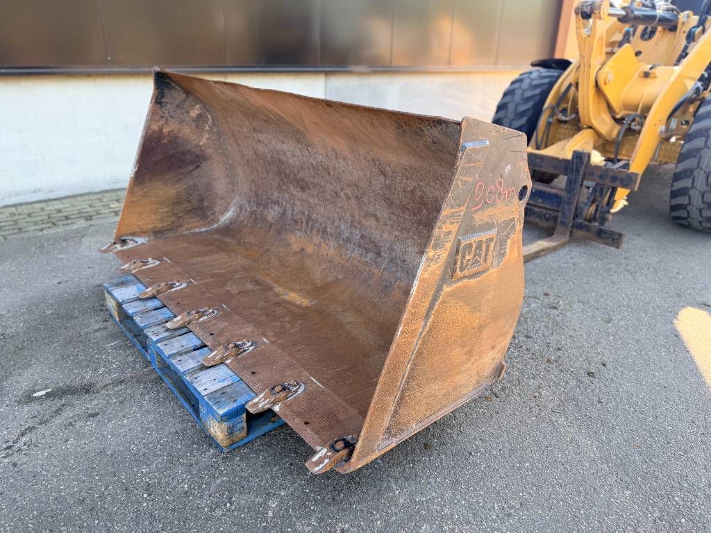 CAT 908M | NEW TYRES