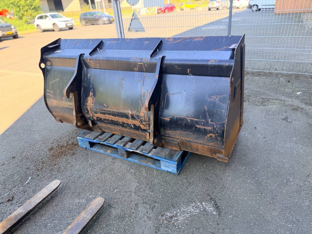 CAT 908M | NEW TYRES