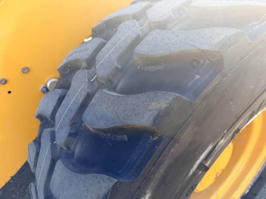 CAT 908M | NEW TYRES