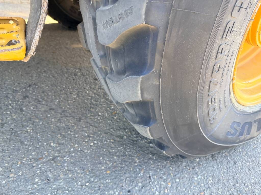 CAT 908M | NEW TYRES