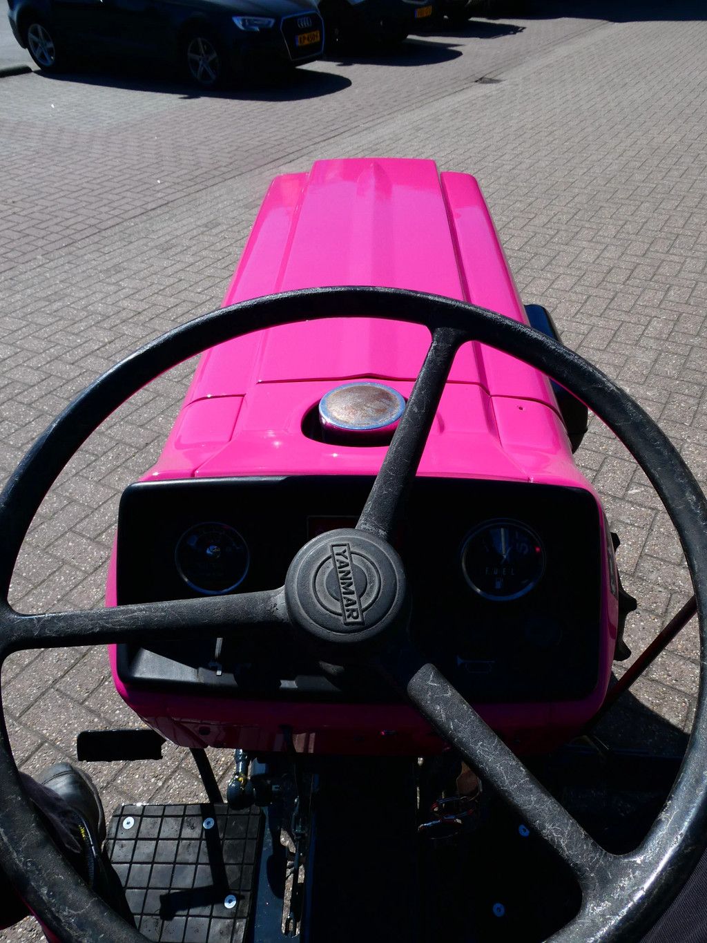 Yanmar YM1301 4wd / 923 Draaiuren / Pink Edition
