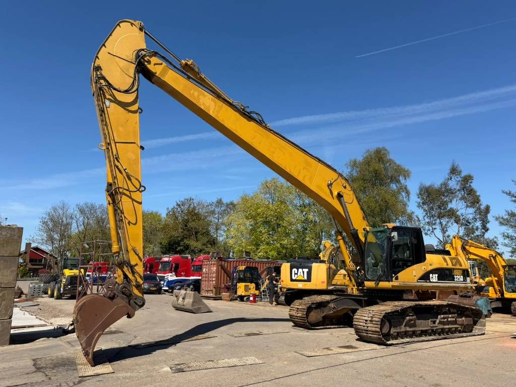 CAT 325 D