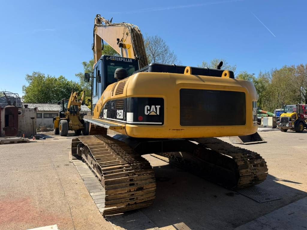 CAT 325 D