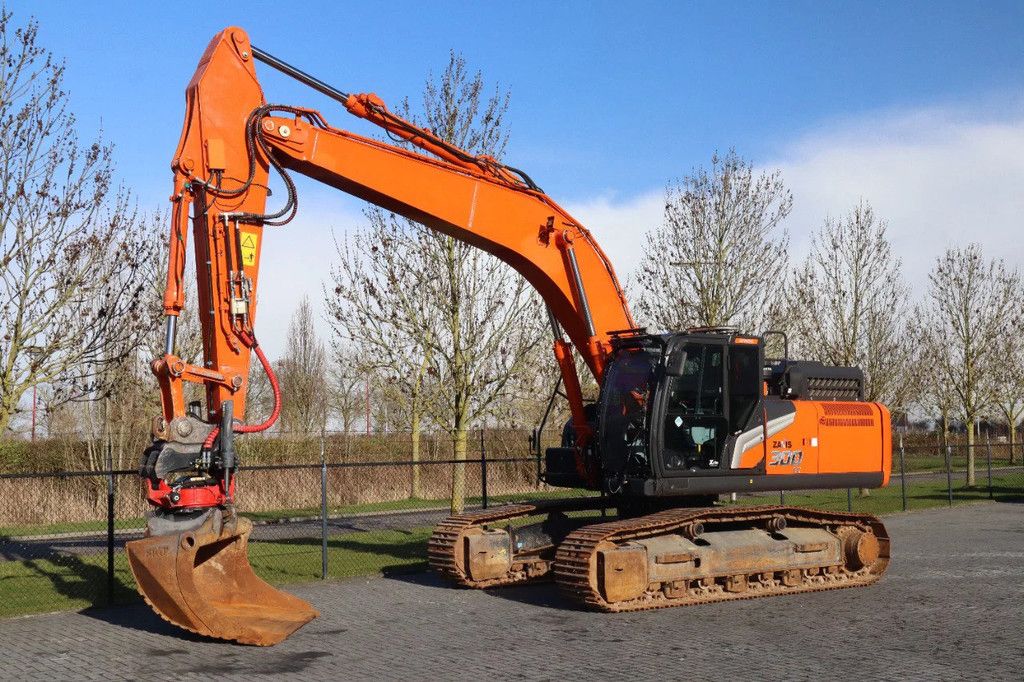 Hitachi ZX300 LC-7 | ROTOTILT | BUCKET
