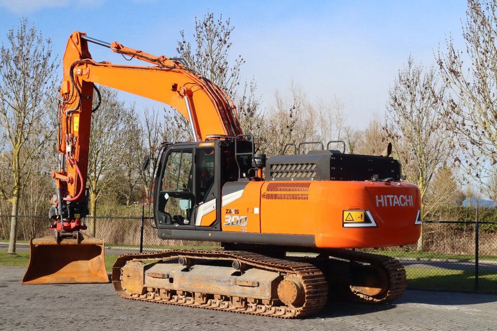 Hitachi ZX300 LC-7 | ROTOTILT | BUCKET