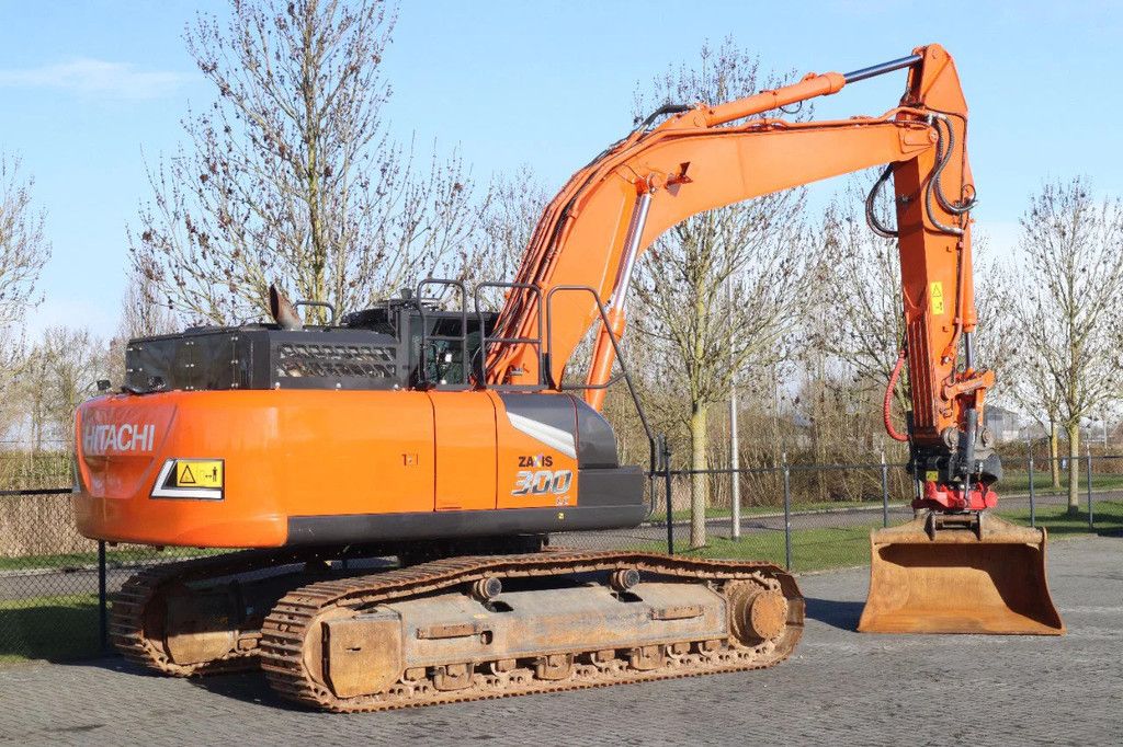 Hitachi ZX300 LC-7 | ROTOTILT | BUCKET