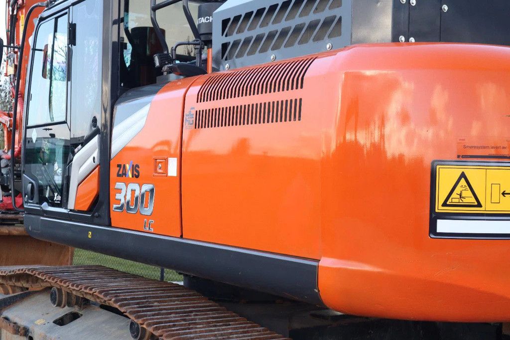 Hitachi ZX300 LC-7 | ROTOTILT | BUCKET