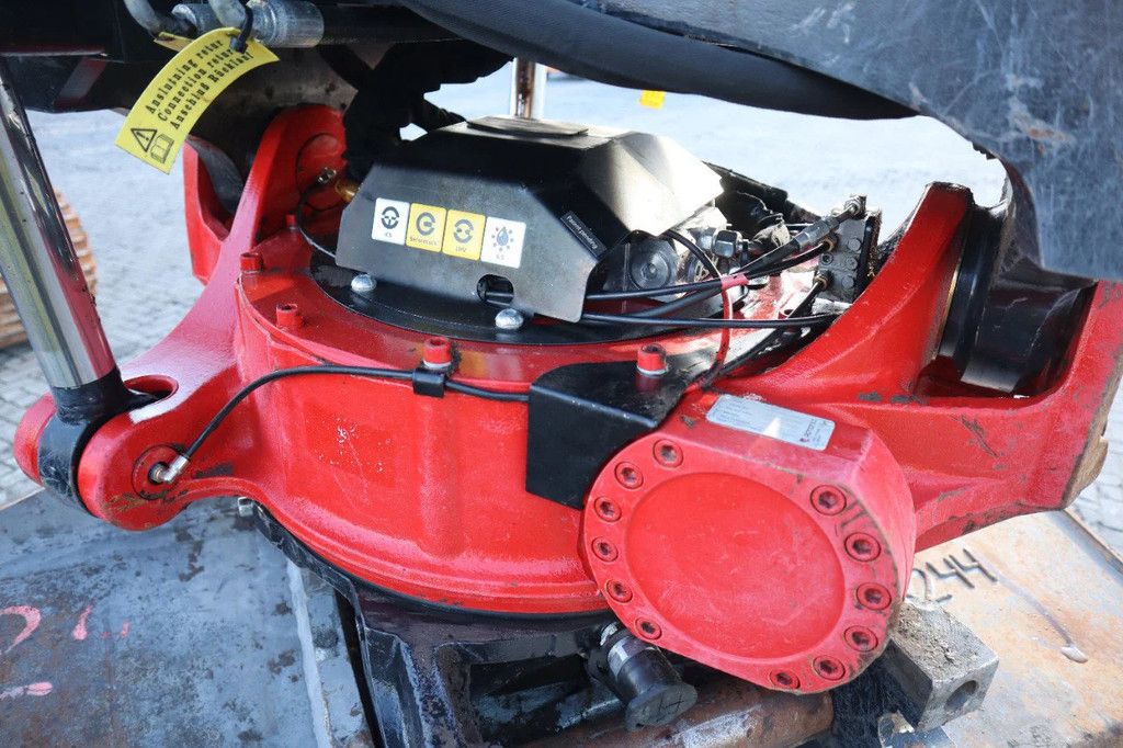 Hitachi ZX300 LC-7 | ROTOTILT | BUCKET