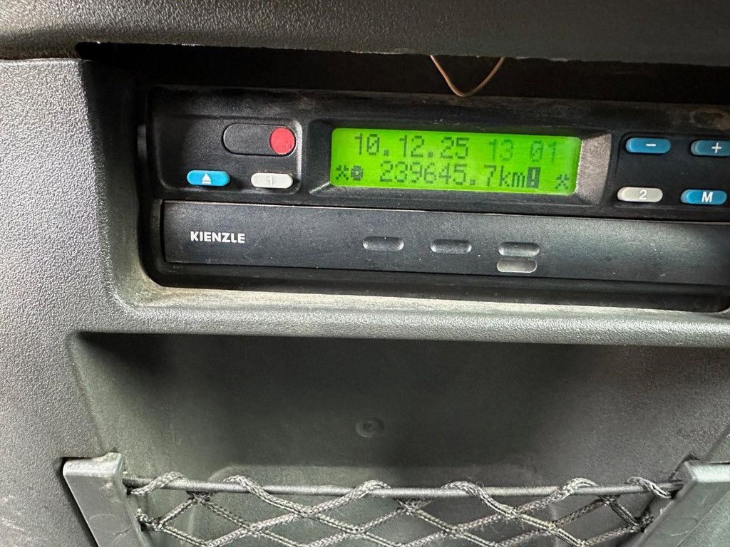 Iveco 40C / BE COMBI 10T WITH VELDHUIZEN P31-5A / CREWCAB 7 pers. / NEW APK AT1013