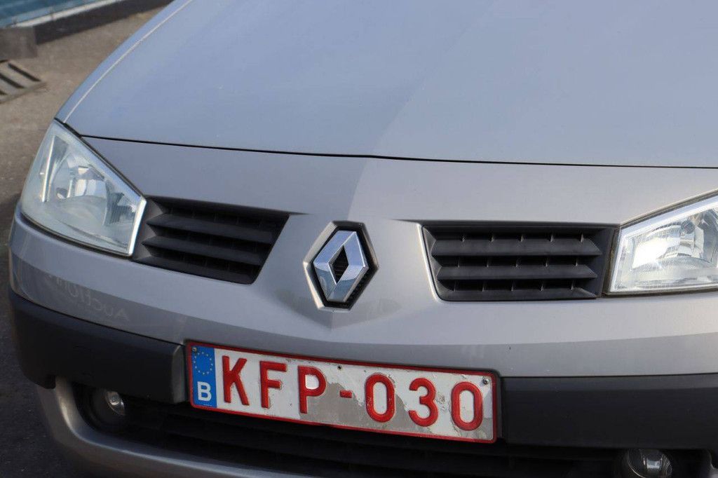 Passenger car Renault Mégane Petrol 98hp 2004 (Margin)