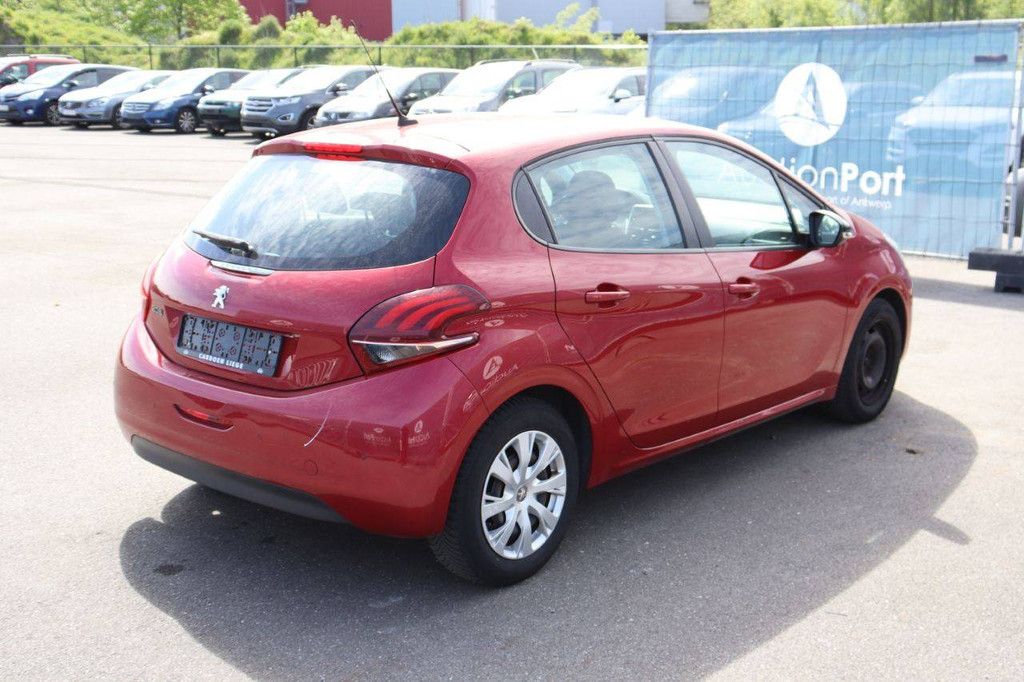 Passenger car Peugeot 208 Petrol 82hp 2017 (Margin)