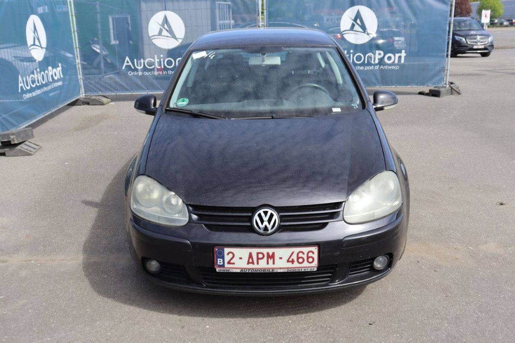 Passenger car Volkswagen Golf Petrol 105hp 2004 (Margin)