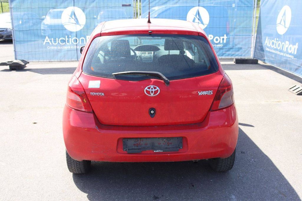 Pkw Toyota Yaris Benzin 69 PS 2007 (Marge)
