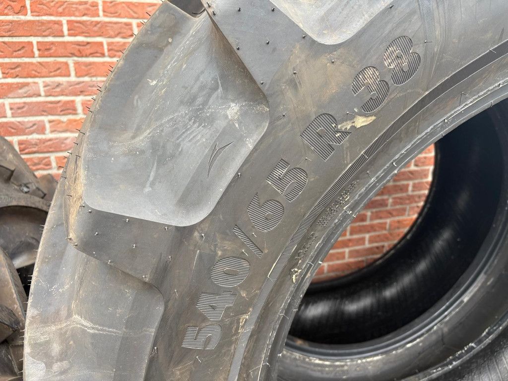 Vredestein 540/65R38 en 440/65R28 Banden