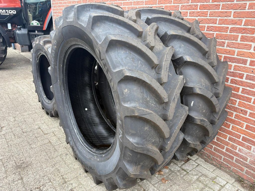 Vredestein 540/65R38 en 440/65R28 Banden