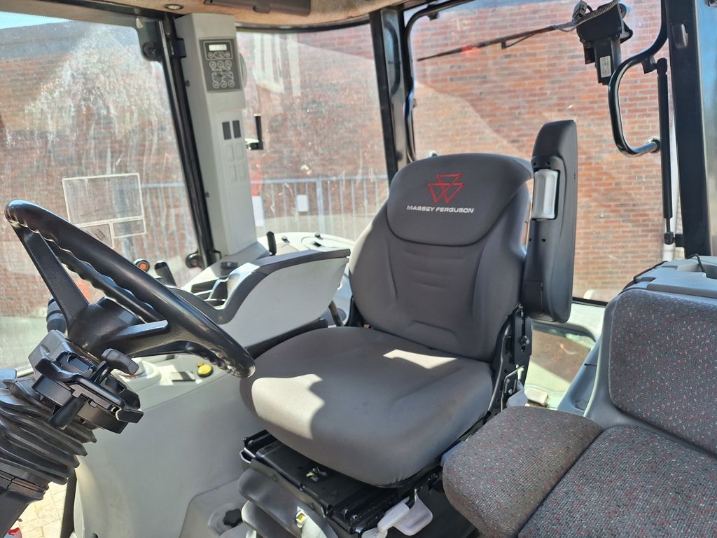 Massey Ferguson 6445 DYNA-6