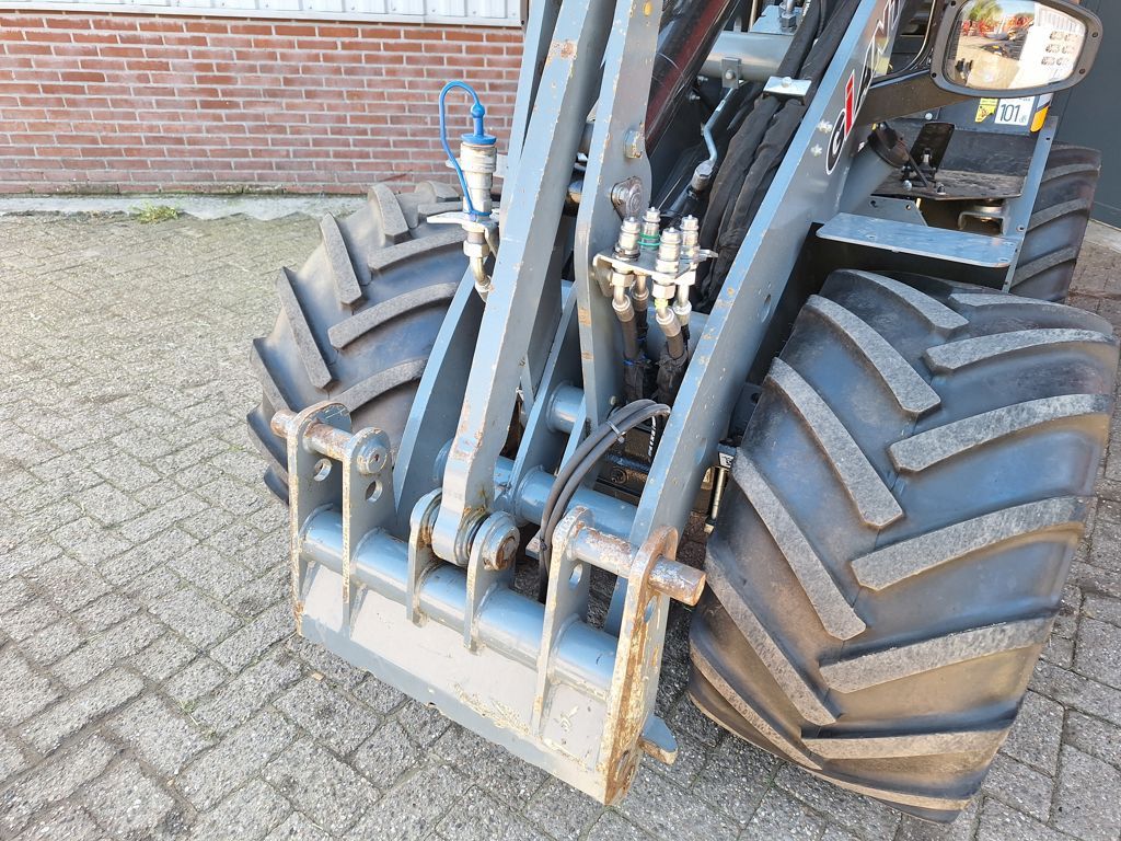 Giant G2700 HD+