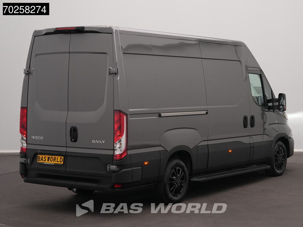 Iveco Daily 35S21 BPM VRIJ! 3.0L Black Edition Automaat 210PK L2H2 2025-Model 3,5t Trekvermogen ACC LED CarPlay Camera Parkeersensoren Euro6 L2 12m3 A/C