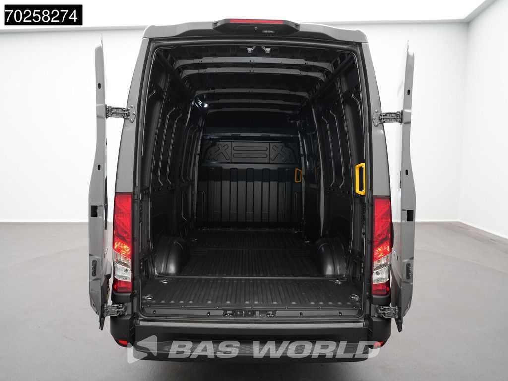 Iveco Daily 35S21 BPM VRIJ! 3.0L Black Edition Automaat 210PK L2H2 2025-Model 3,5t Trekvermogen ACC LED CarPlay Camera Parkeersensoren Euro6 L2 12m3 A/C
