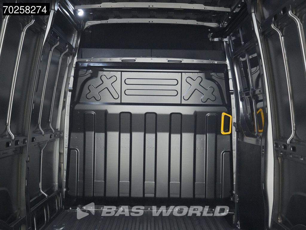 Iveco Daily 35S21 BPM VRIJ! 3.0L Black Edition Automaat 210PK L2H2 2025-Model 3,5t Trekvermogen ACC LED CarPlay Camera Parkeersensoren Euro6 L2 12m3 A/C