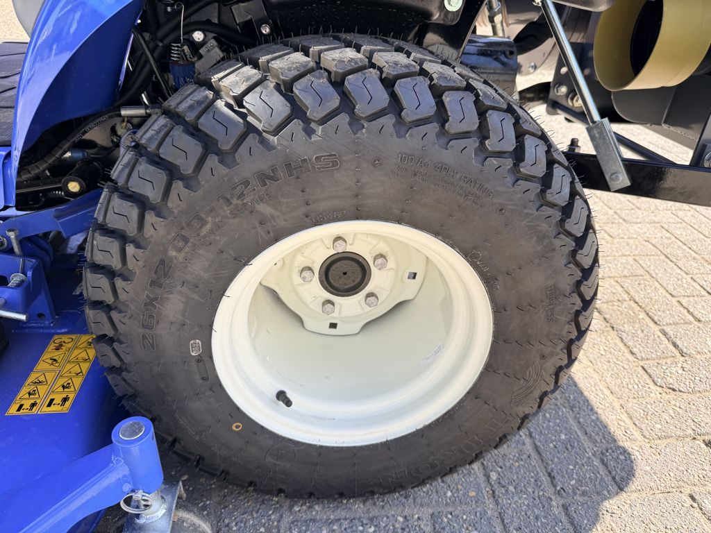 New Holland Boomer 25C & 160GMS + Matev Opvangbak