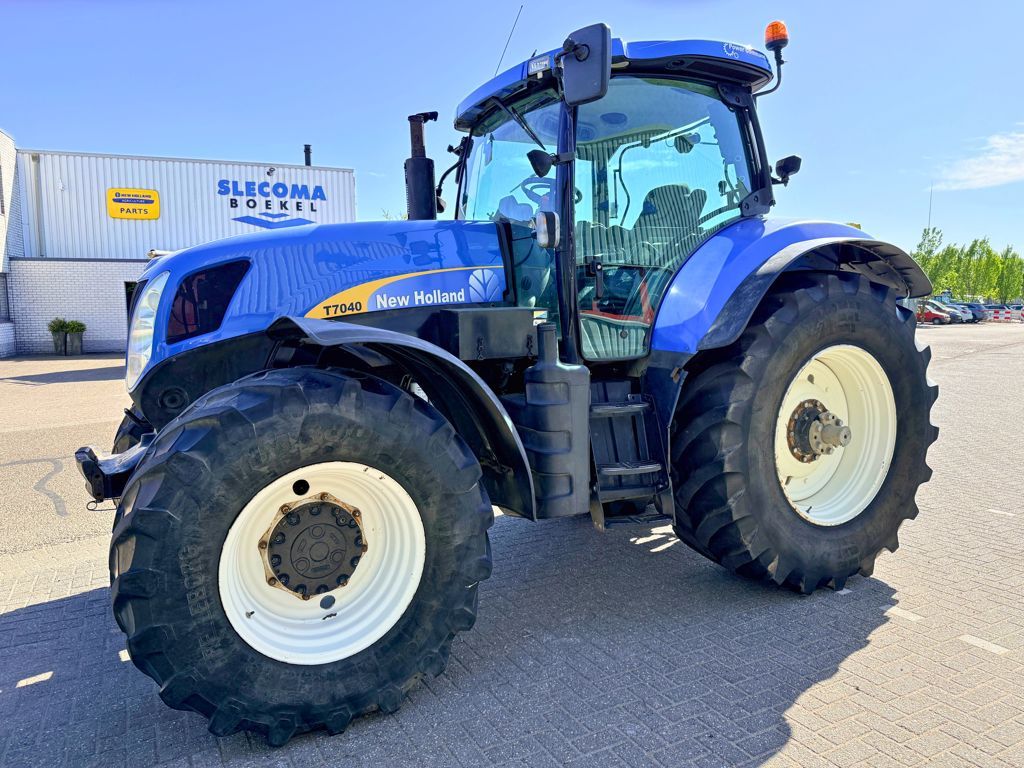 New Holland T7040 Power Command