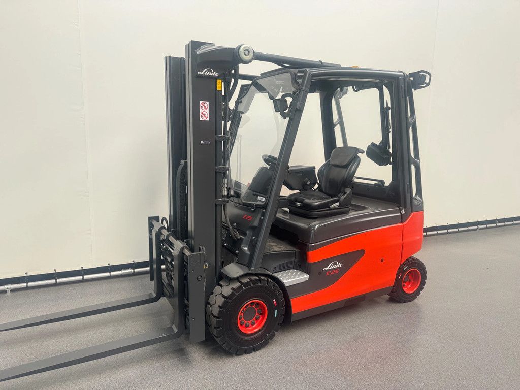 Linde 387 E 25 L-01. Inclusief nieuwe accu