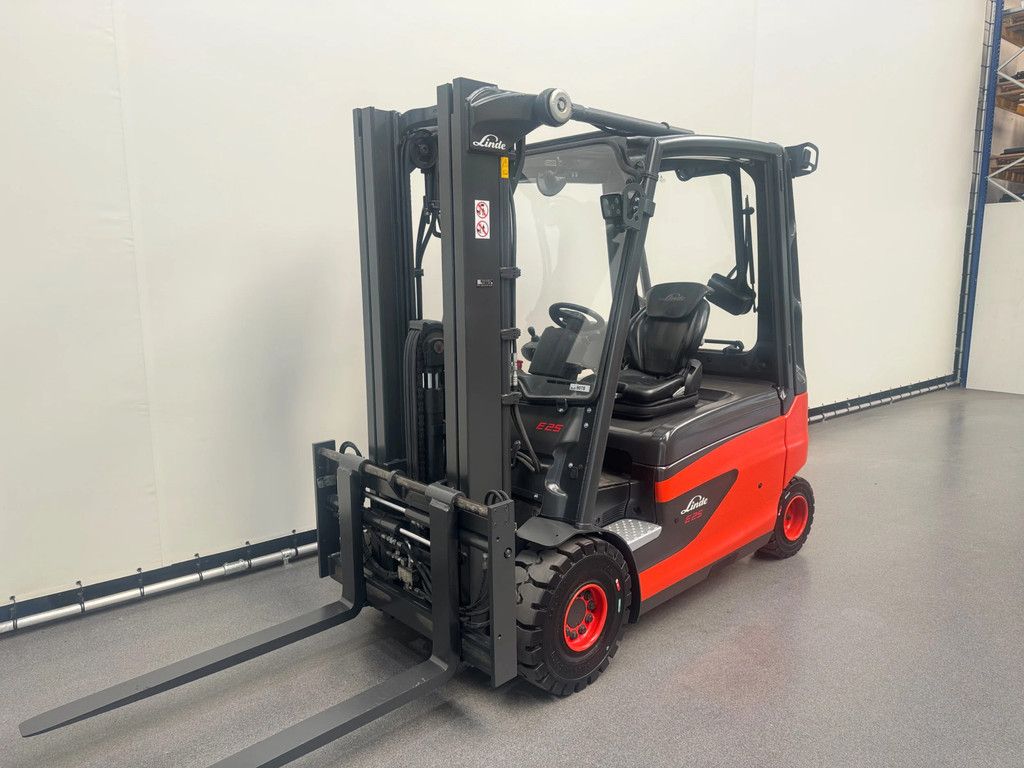 Linde 387 E 25 L-01. Inclusief nieuwe accu