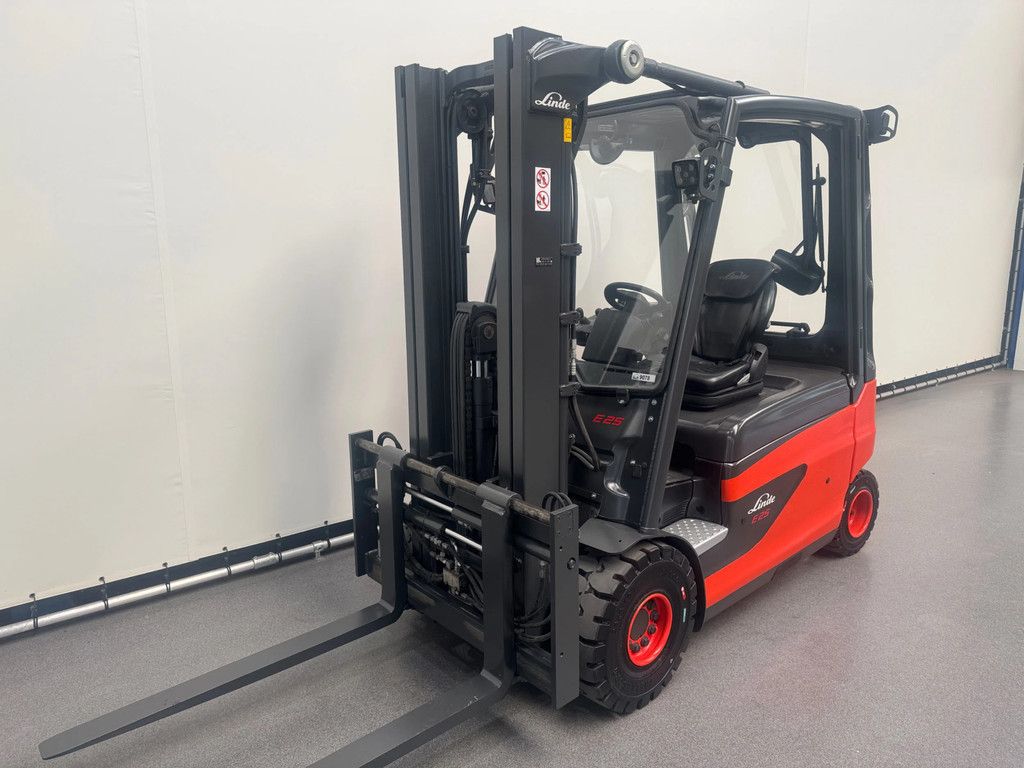 Linde 387 E 25 L-01. Inclusief nieuwe accu