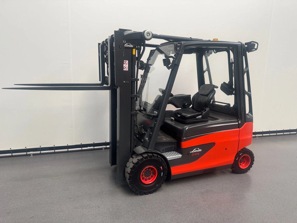 Linde 387 E 25 L-01. Inclusief nieuwe accu