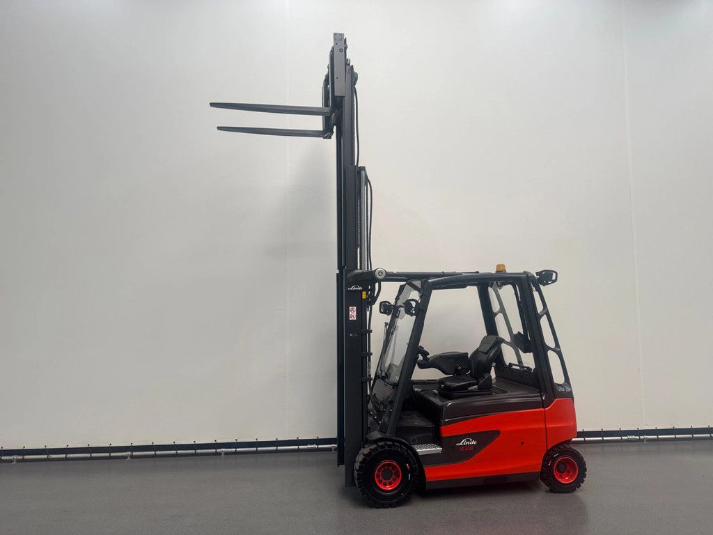 Linde 387 E 25 L-01. Inclusief nieuwe accu
