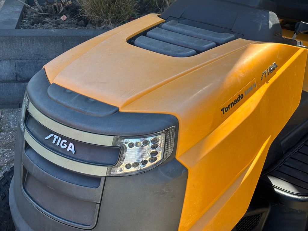 Stiga Tornado gebruikte zitmaaier 21pk 108cm hydrostaat