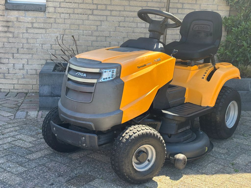 Stiga Tornado gebruikte zitmaaier 21pk 108cm hydrostaat