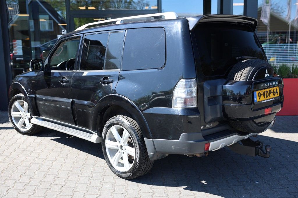Mitsubishi Pajero 3.2 DID 5DRS INSTYLE A/T VAN MARGE