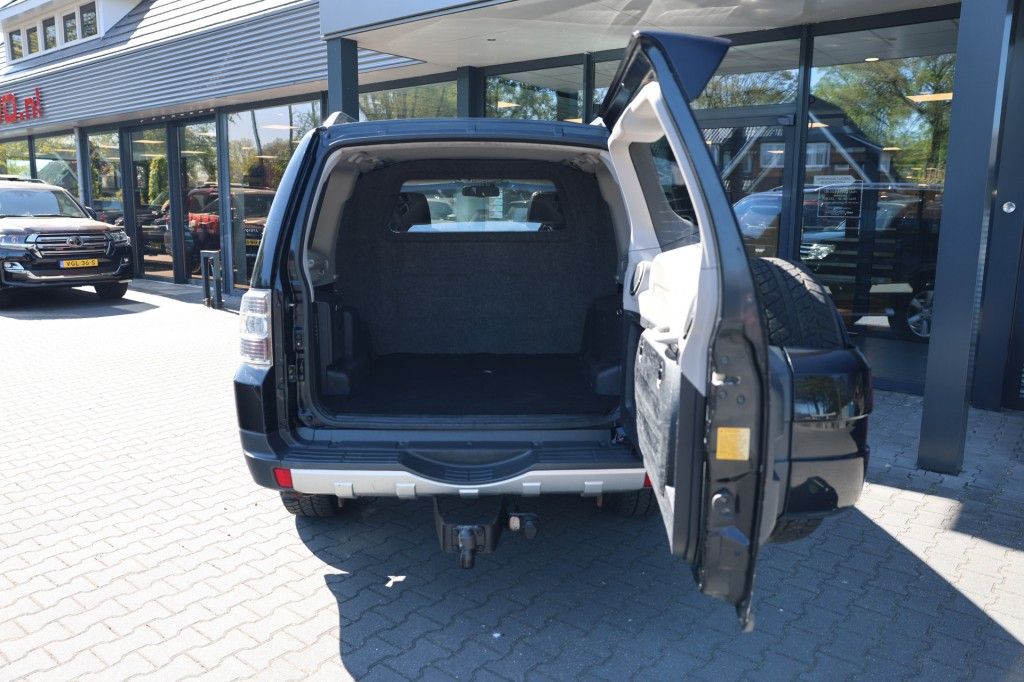 Mitsubishi Pajero 3.2 DID 5DRS INSTYLE A/T VAN MARGE