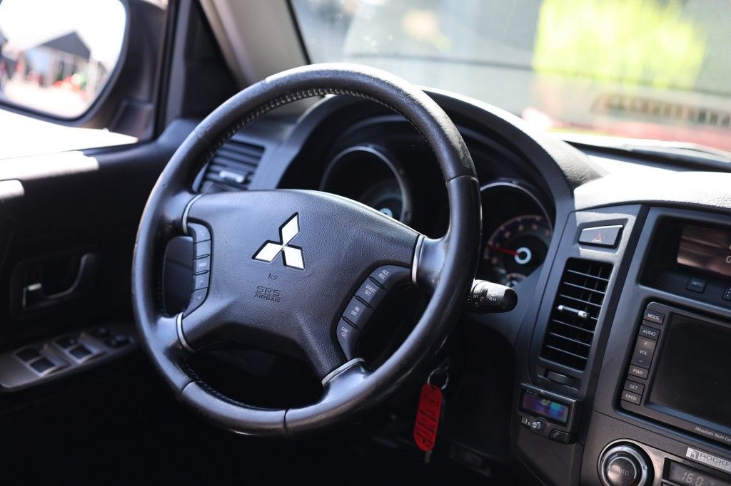Mitsubishi Pajero 3.2 DID 5DRS INSTYLE A/T VAN MARGE
