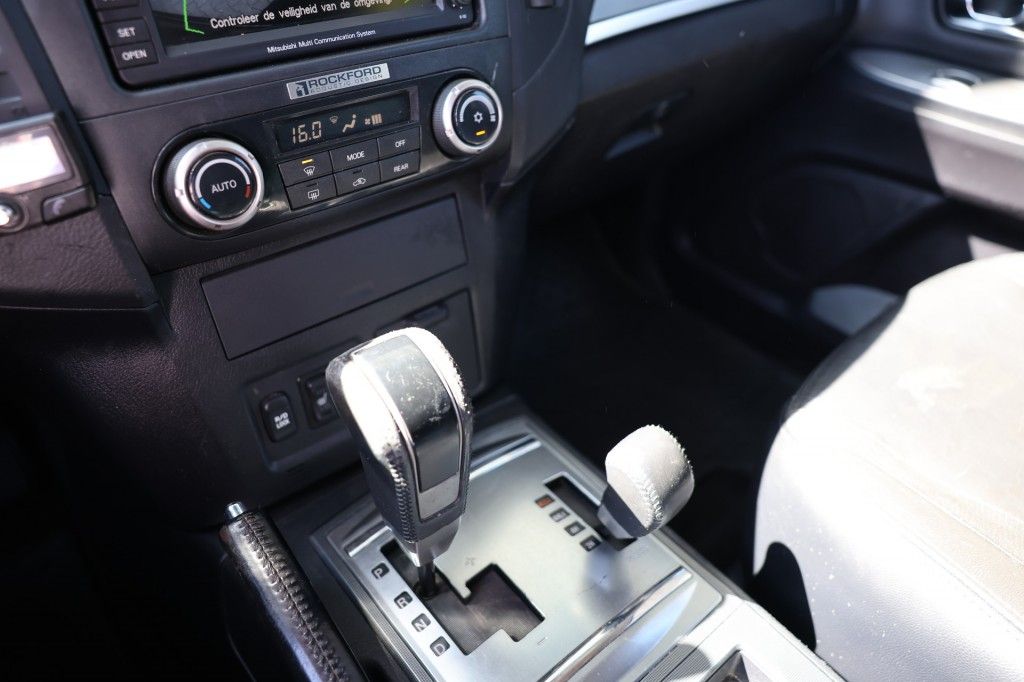 Mitsubishi Pajero 3.2 DID 5DRS INSTYLE A/T VAN MARGE