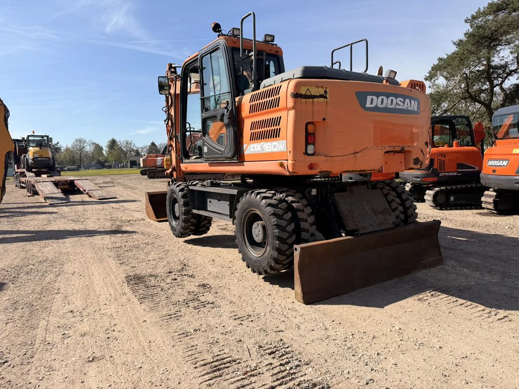 Doosan DX160W-3