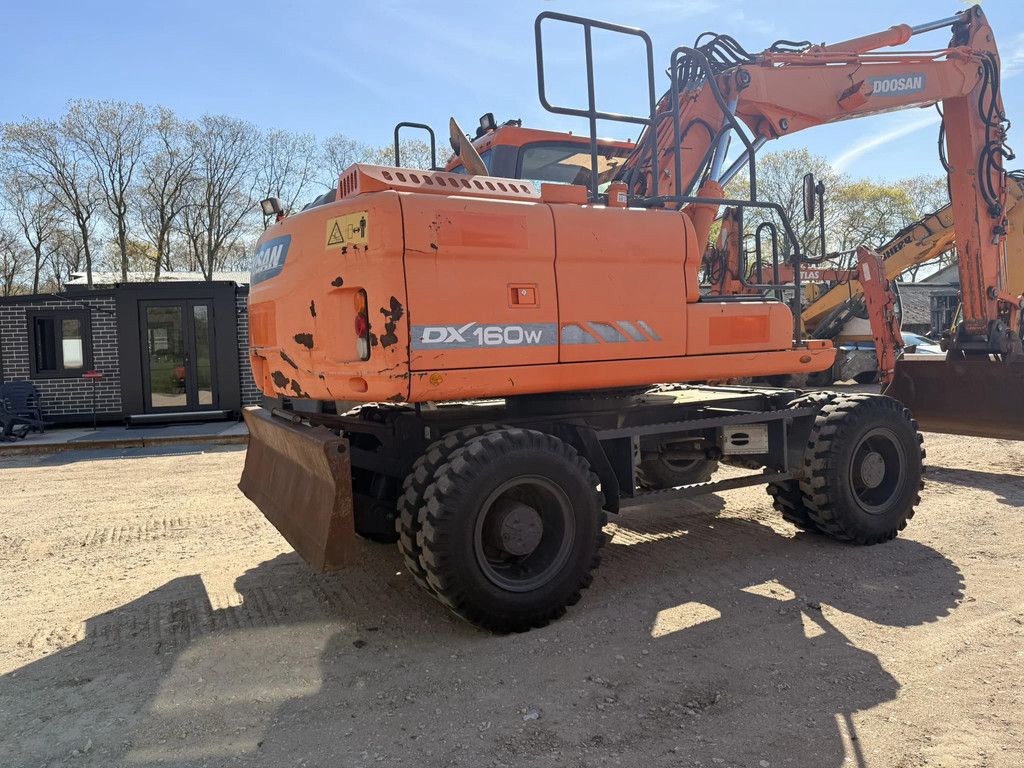 Doosan DX160W-3