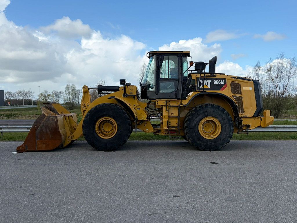 Caterpillar 966M NEW TIRES