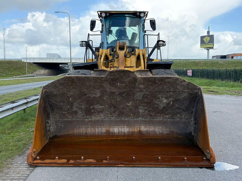 Caterpillar 966M NEW TIRES