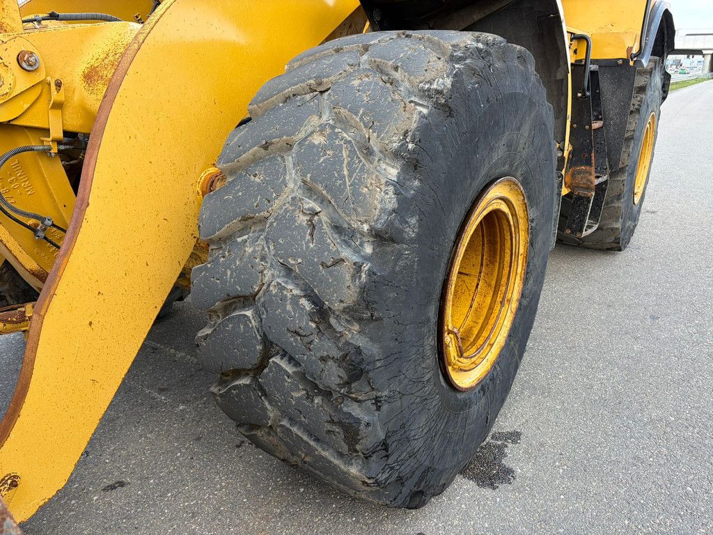 Caterpillar 966M NEW TIRES