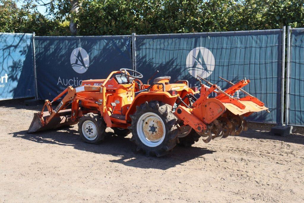 Kleintraktor Kubota Bulltra B1-15 Diesel 16 PS mit Grubber