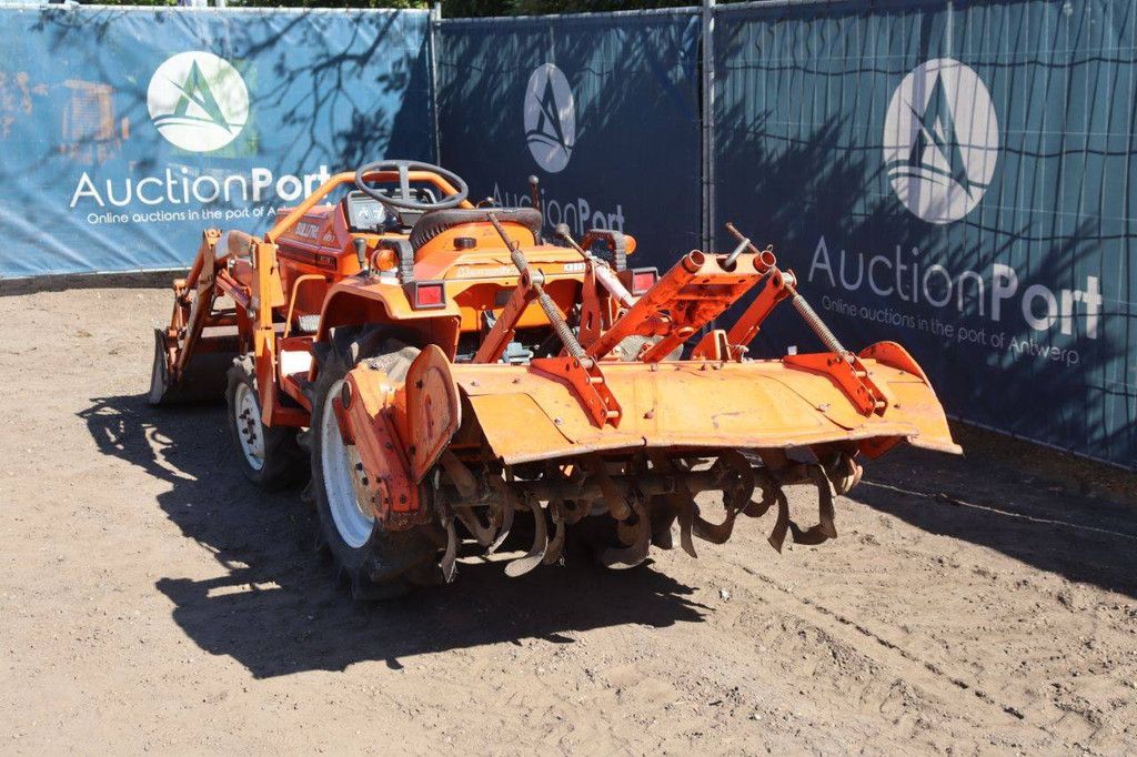 Kleintraktor Kubota Bulltra B1-15 Diesel 16 PS mit Grubber